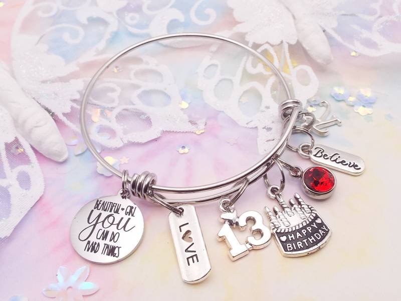 Personalisierter Charm Armband Edelstahl Armreif Mit Gravur von HopeisHipJewelry