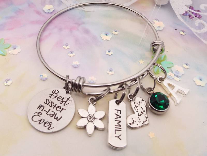 Schwägerin Geschenk Personalisiertes Bettelarmband Mit Initial Und Geburtsstein Schwägerin Geschenk Personalisiertes Bettelarmband Mit Initial Und Geburtsstein von HopeisHipJewelry