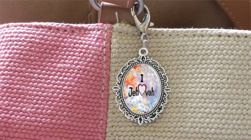 Floral "I Herz Jahwe' Reißverschluss Pull - Antike Silber Taschenanhänger von HopesDesignsJW