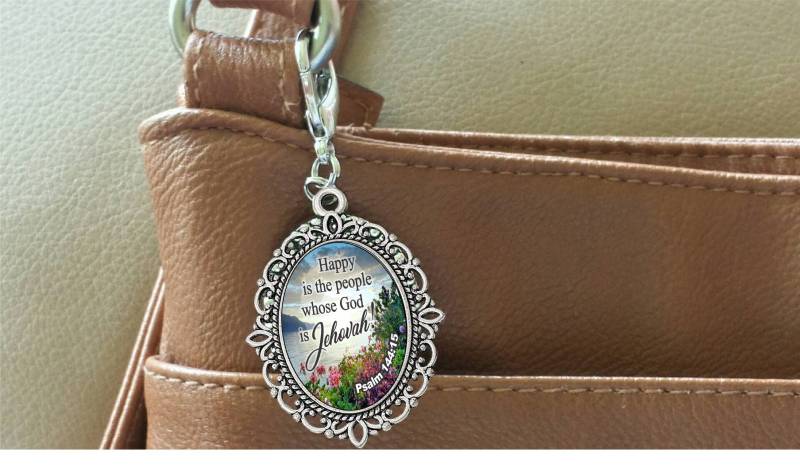 Jw Geschenke/ Ovaler Reißverschluss, Taschenanhänger/ "Glücklich Ist Das Volk' Psalm von HopesDesignsJW