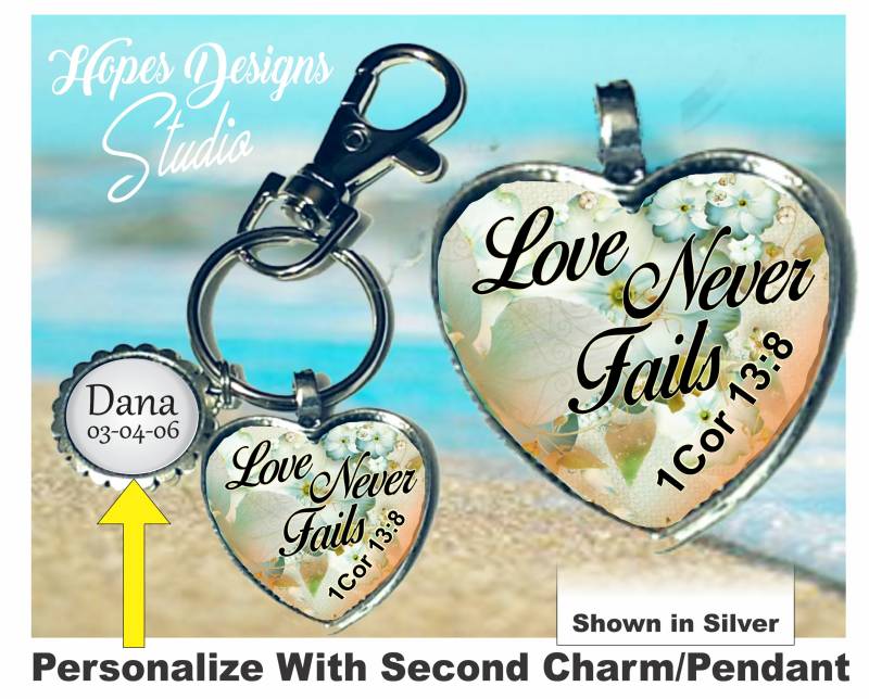 Jw Geschenke/Love Never Fails Herz Schlüsselanhänger, Taschenaccessoire Mit Clip/1Cor von HopesDesignsJW