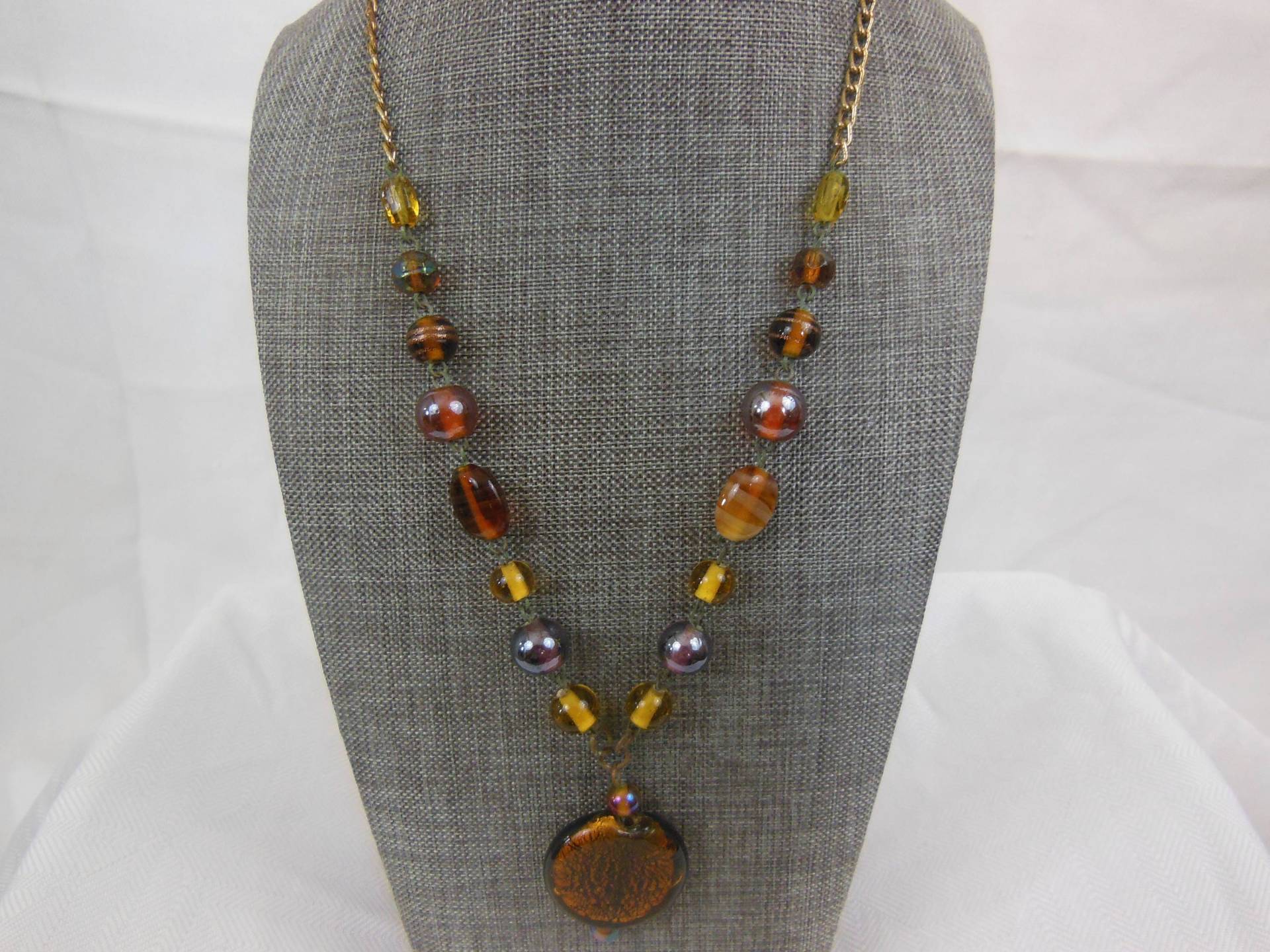 Glas Perlen Halskette Mit Anhänger-18 Zoll-Vintage Halskette-Frauen Kette Halskette-Runde Halskette-Honig Farbe Glas Perlen Halskette Mit Anhänger-18 Zoll-Vintage Halskette-Frauen Kette Halskette-Runde Halskette-Honig Farbe von HopesVintageShop