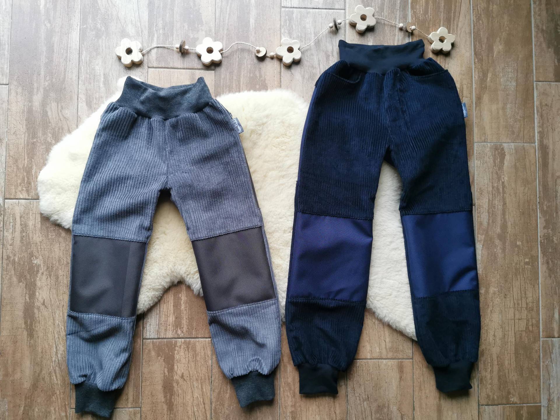 Robusthose Cordhose Hoppinaht Neu Handmade Grau Dunkelblau Breitcord Segeltuch 86 92 98 104 110 116122 128 Robusthose Cordhose Hoppinaht Neu Handmade Grau Dunkelblau Breitcord Segeltuch 86 92 98 104 110 116122 128 von HoppiNaht