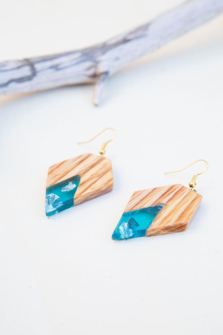 Holz Und Harz Ohrringe, Türkis Natürliche Ohrringe Für Frauen, Tropfen Resin Schmuck Holz Und Harz Ohrringe, Türkis Natürliche Ohrringe Für Frauen, Tropfen Resin Schmuck von HorabaixaShop