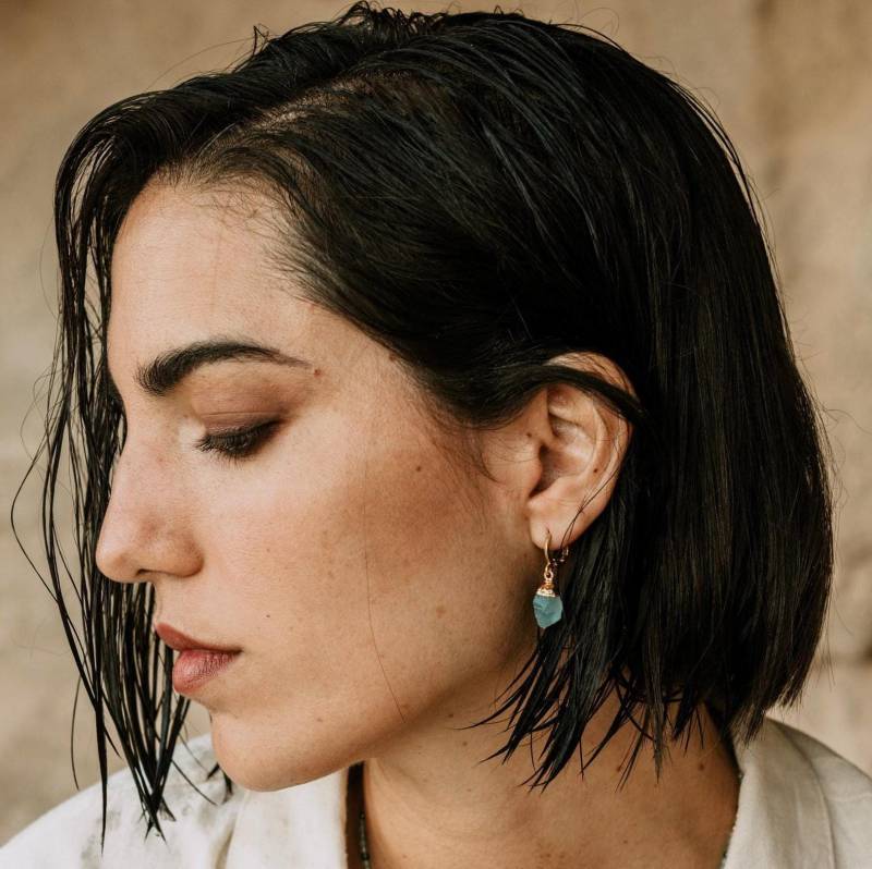 Rohe Aquamarine Creolen 18K Gold Plated Edelstein Huggies von HorabaixaShop