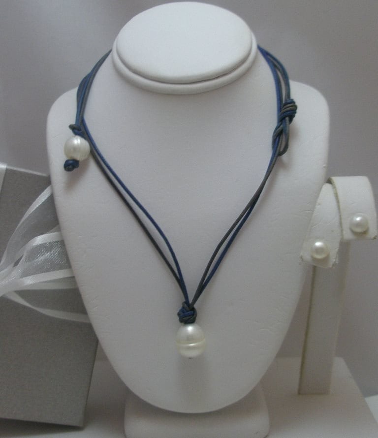Große Echte Halskette Teardrop Auf Leder Und Ohrringe Set Große Echte Halskette Teardrop Auf Leder Und Ohrringe Set von Horae
