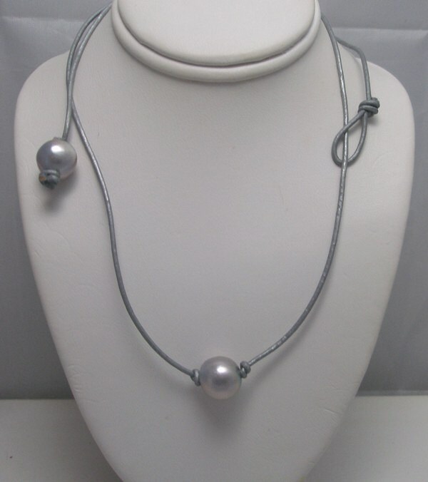 Solitaire Echt Silber Perle Am Strand Leder Halskette Solitaire Echt Silber Perle Am Strand Leder Halskette von Horae
