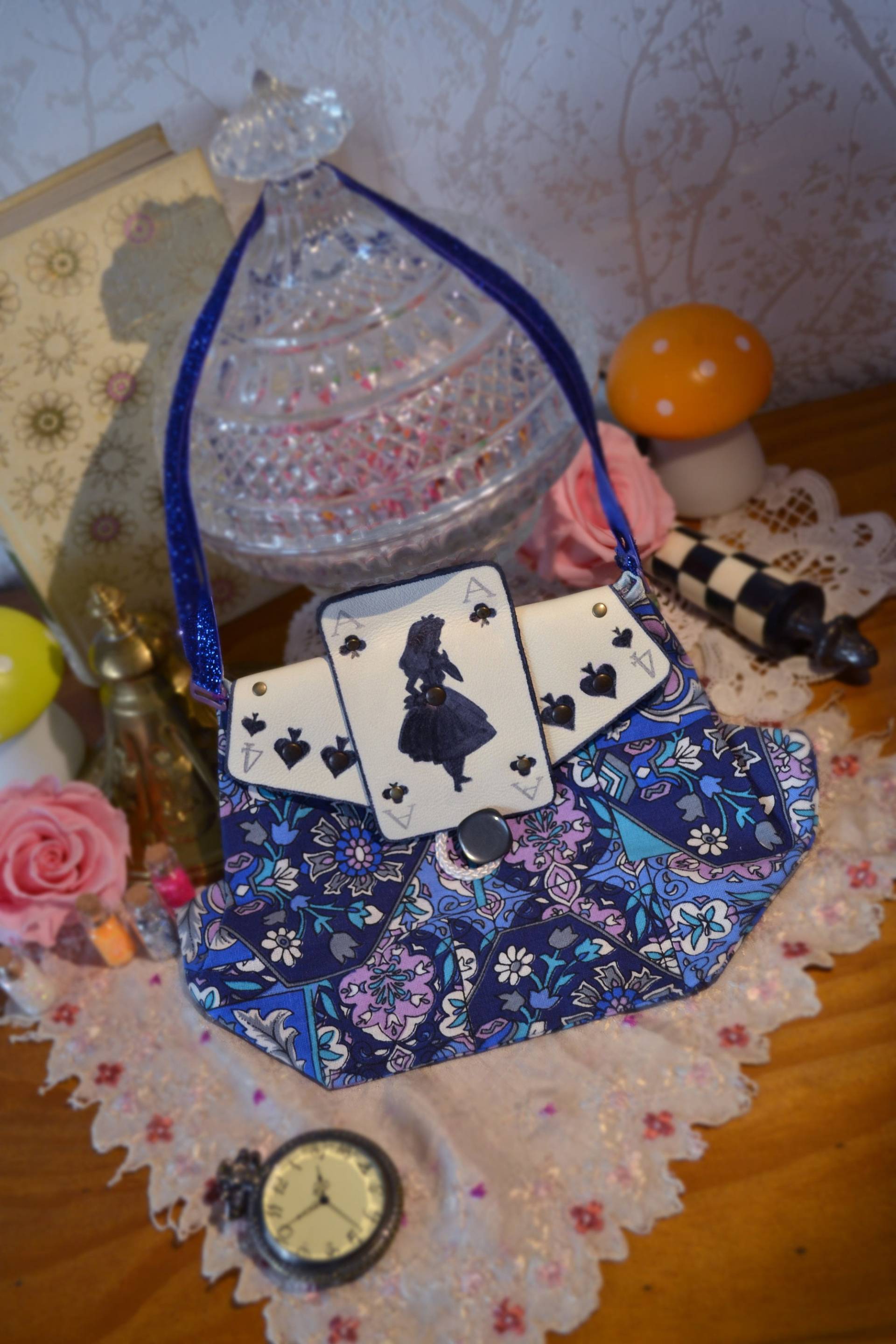 Hülle/Tasche Alice Karten Im Wunderland Hülle/Tasche Alice Karten Im Wunderland von HorizonsDesSonges