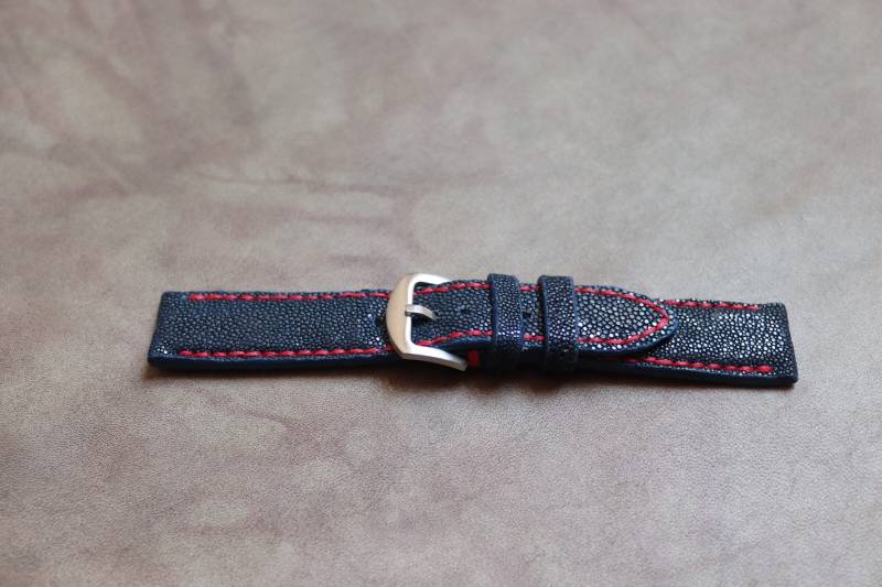 Navy Blue Rochenleder Uhrenarmband 22mm Navy Blue Rochenleder Uhrenarmband 22mm von HornLeatherStudio