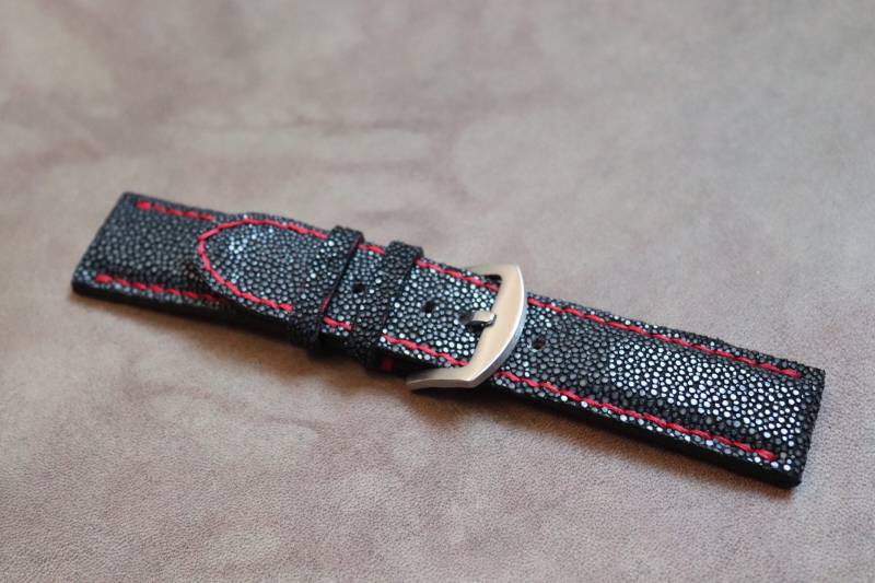 Schwarzes Rochenleder Uhrenband 24mm Schwarzes Rochenleder Uhrenband 24mm von HornLeatherStudio
