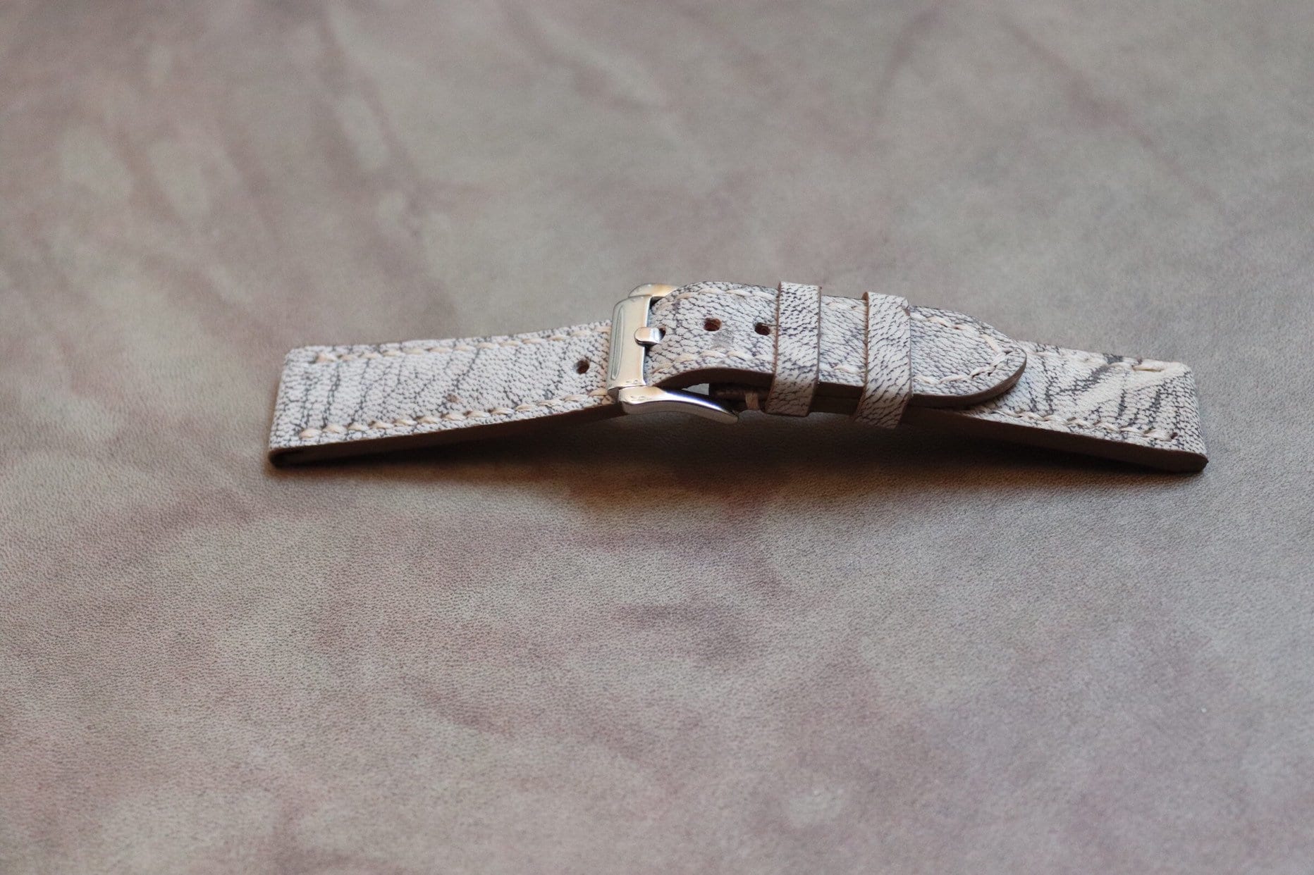 stein Ziegenleder Uhrenband 20mm stein Ziegenleder Uhrenband 20mm von HornLeatherStudio