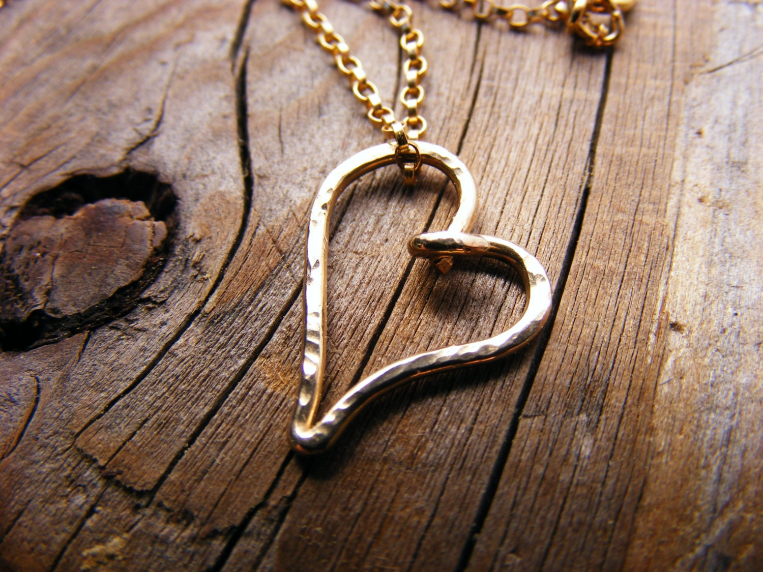14Kt Gold Herz Halskette, Layering 14Kt Anhänger An Einer Filled Kette, Valentines Love Herzkette von HorseCreekJewelry
