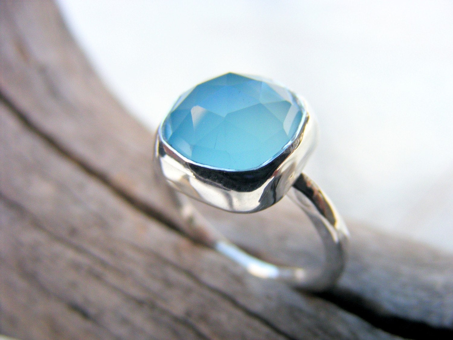 Blauer Chalcedon-Edelstein-Sterling Silber-Ring - Kissen Stein Geschnitten Cocktail-Ring von HorseCreekJewelry