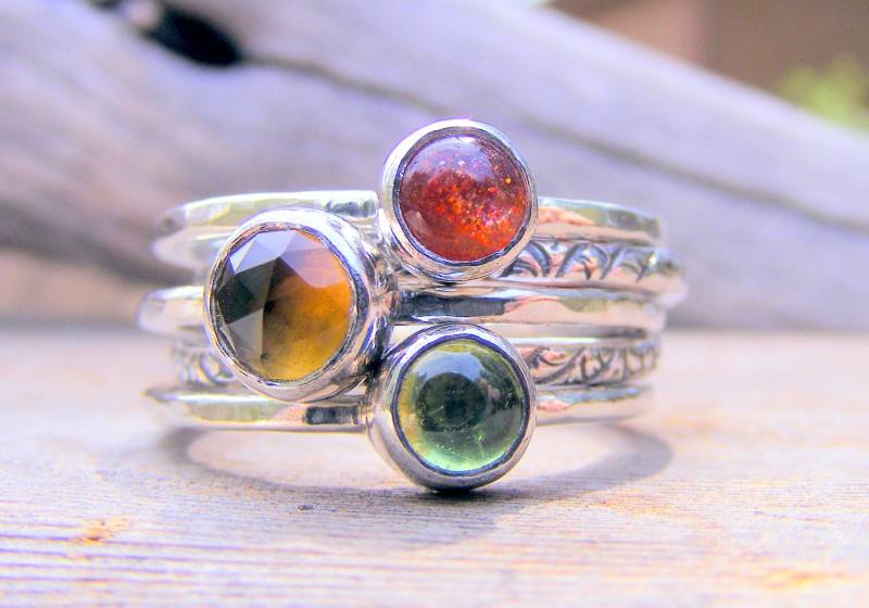 Edelstein Sterlingsilber Stapeln Ringe, Whiskey-Quarz, Sonnenstein, Peridot, Birthstone Ring, Mütter Handgefertigt Von Helenes Träume Edelstein Sterlingsilber Stapeln Ringe, Whiskey-Quarz, Sonnenstein, Peridot, Birthstone Ring, Mütter Handgefertigt Von Helenes Träume von HorseCreekJewelry