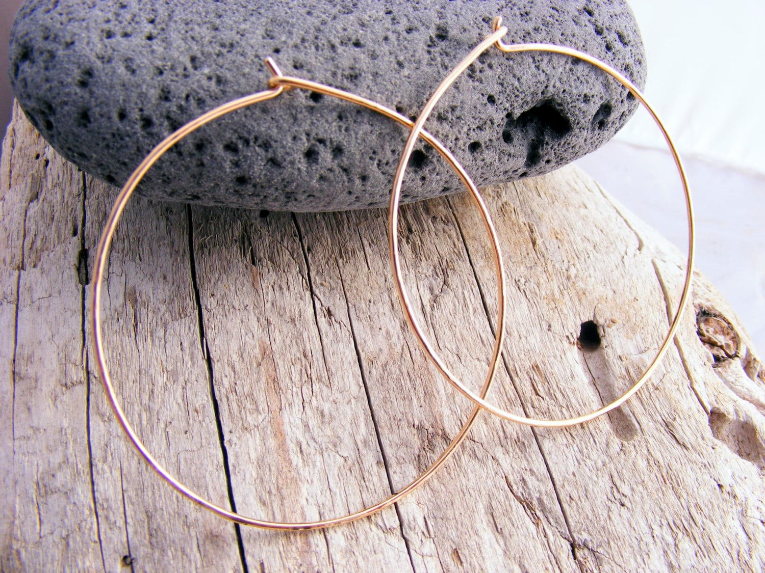 Große Goldreifen, 2 Zoll Dünn, Schlank, Dünne Gehämmert 14Kt Gelb Oder Rosegold Gefüllt Creolen, Sterling Silber Creolen von HorseCreekJewelry