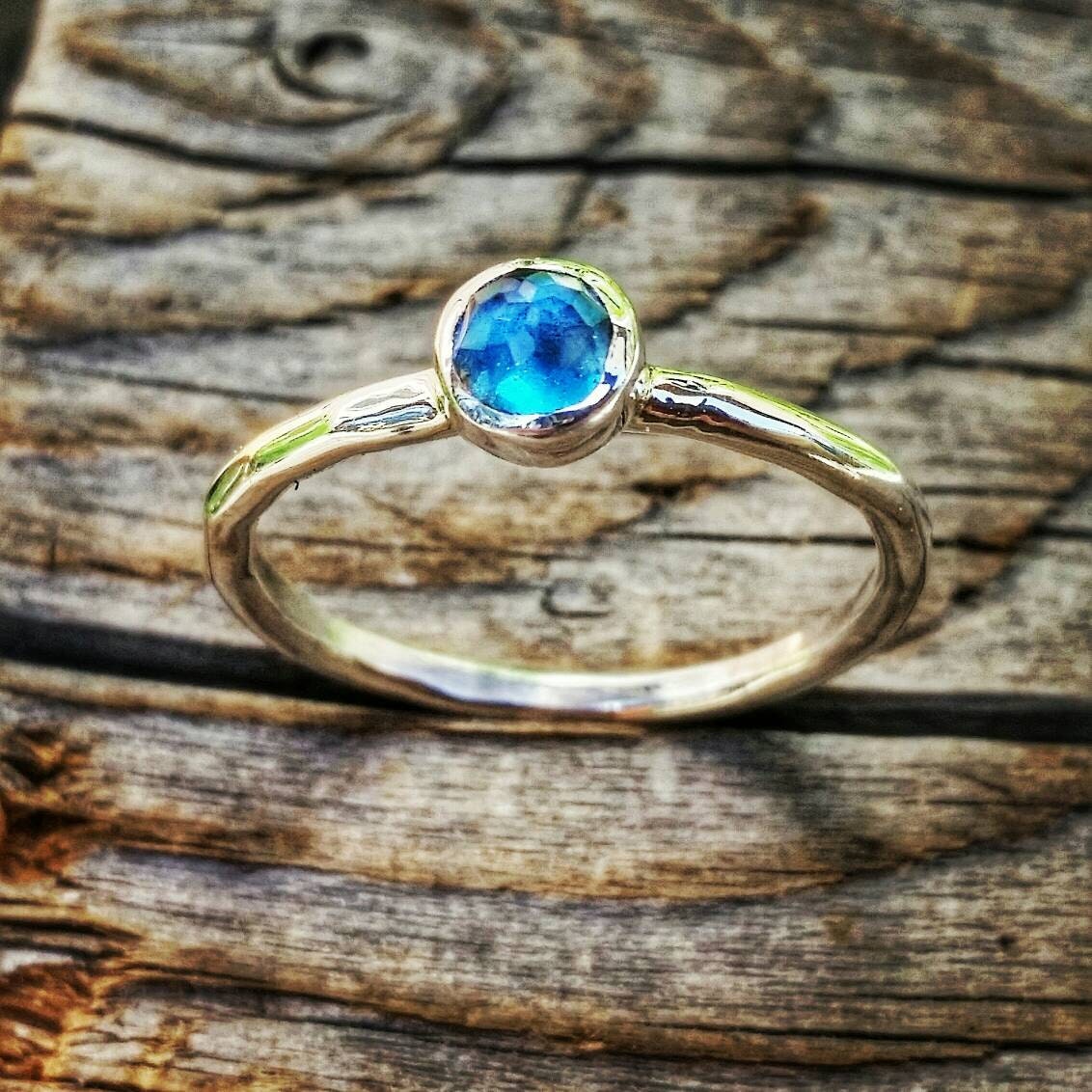 London Blautopas Sterling Silber Ring, Weißgold Stapelring, Dezember Edelstein, Mutterring von HorseCreekJewelry