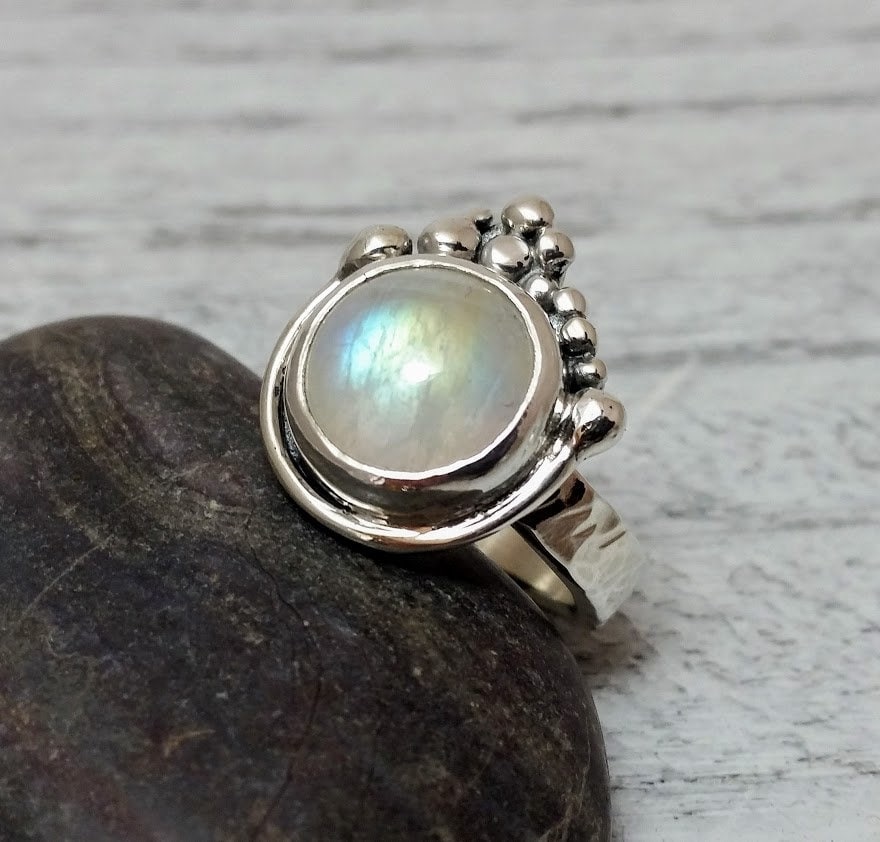 Mondsteinring. Regenbogen-Flash-Mondstein-Ring. Sterling Silber Mondstein Meerjungfrau Ring. Kunst Schmuck. Boho Hippie-Stil von HorseCreekJewelry