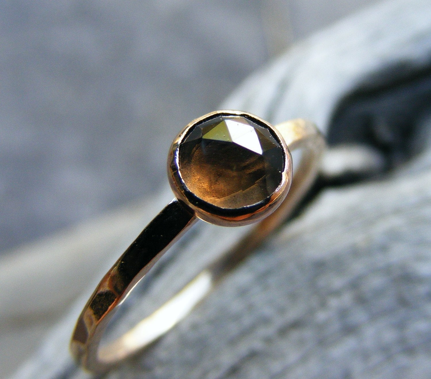 Rauchquarz Gold Stapelring, Rauchquarz, Schokobrauner Edelstein Einfacher, Minimaler, Handgefertigter Schmuck von HorseCreekJewelry