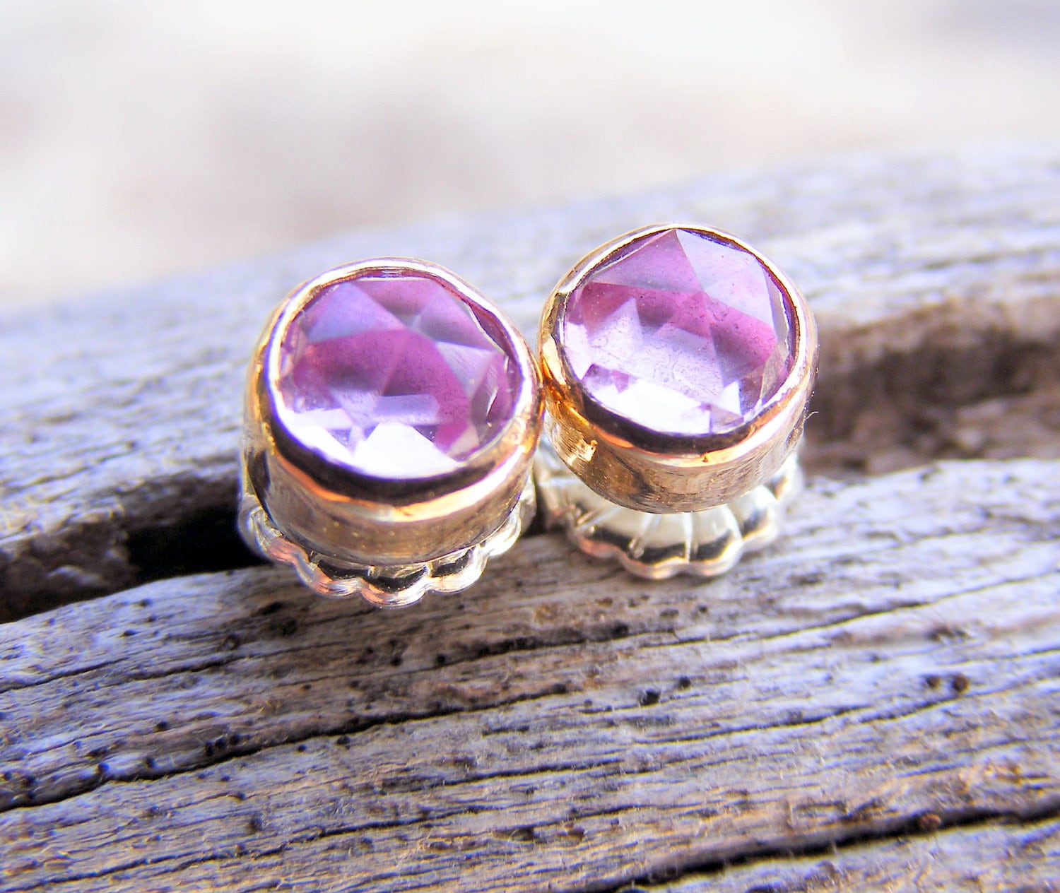 Rosa Saphir Gold Ohrstecker, Rosenschliff Edelstein, in Sterling Silber Erhältlich, Handgefertigt Rustikal Schmuck von HorseCreekJewelry
