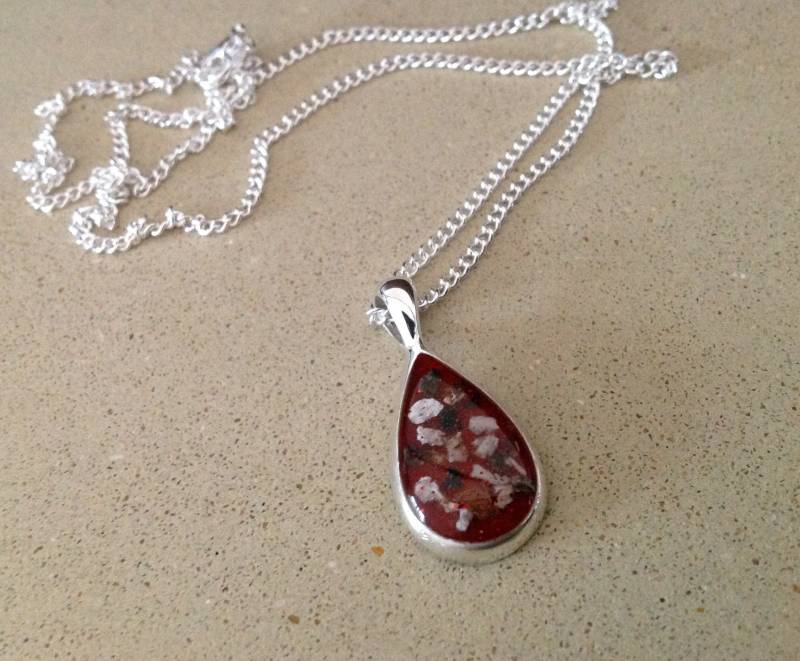 Gedenkanhänger Aus Sterlingsilber Mit Eingebetteter Asche Tierhaaren von Horsepetjewellery