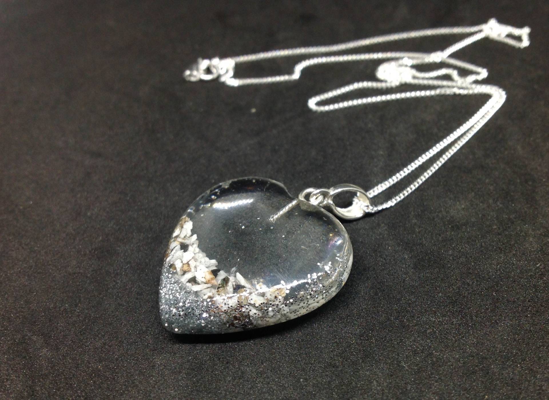 Harz Herz Pferd, Tierhaare Und Einäscherungsasche Gedenkanhänger von Horsepetjewellery