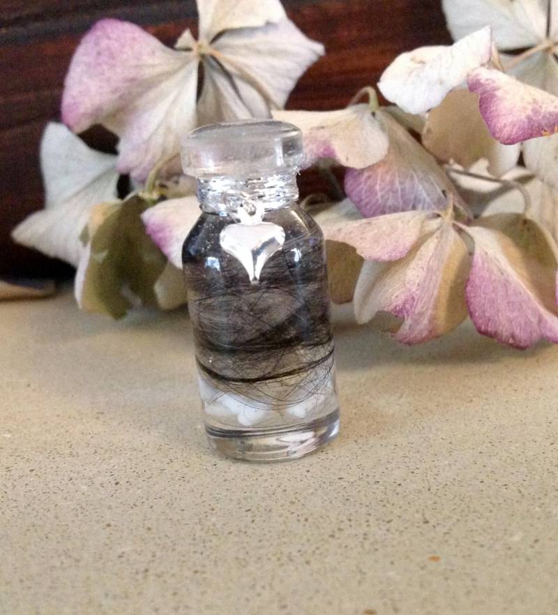 Kleine Harz-Gedenkflasche Mit Pferdehaar/Tierhaar Oder Asche von Horsepetjewellery