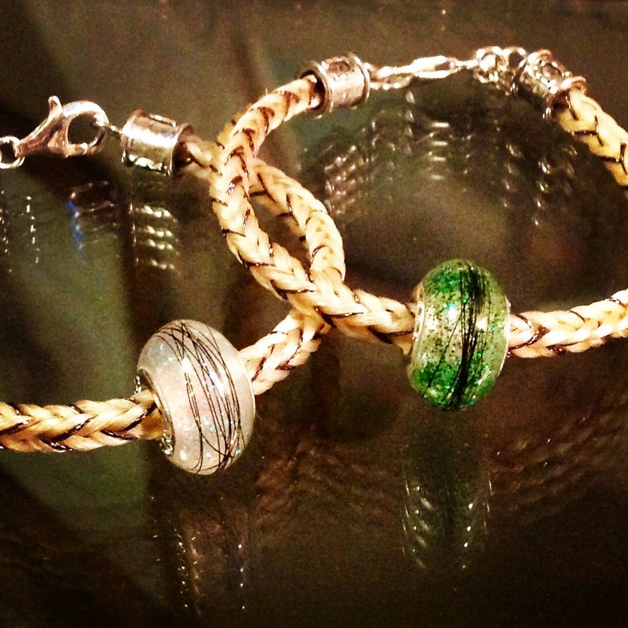 Rosshaar-Armband Mit Harz-Rosshaar-Perle von Horsepetjewellery