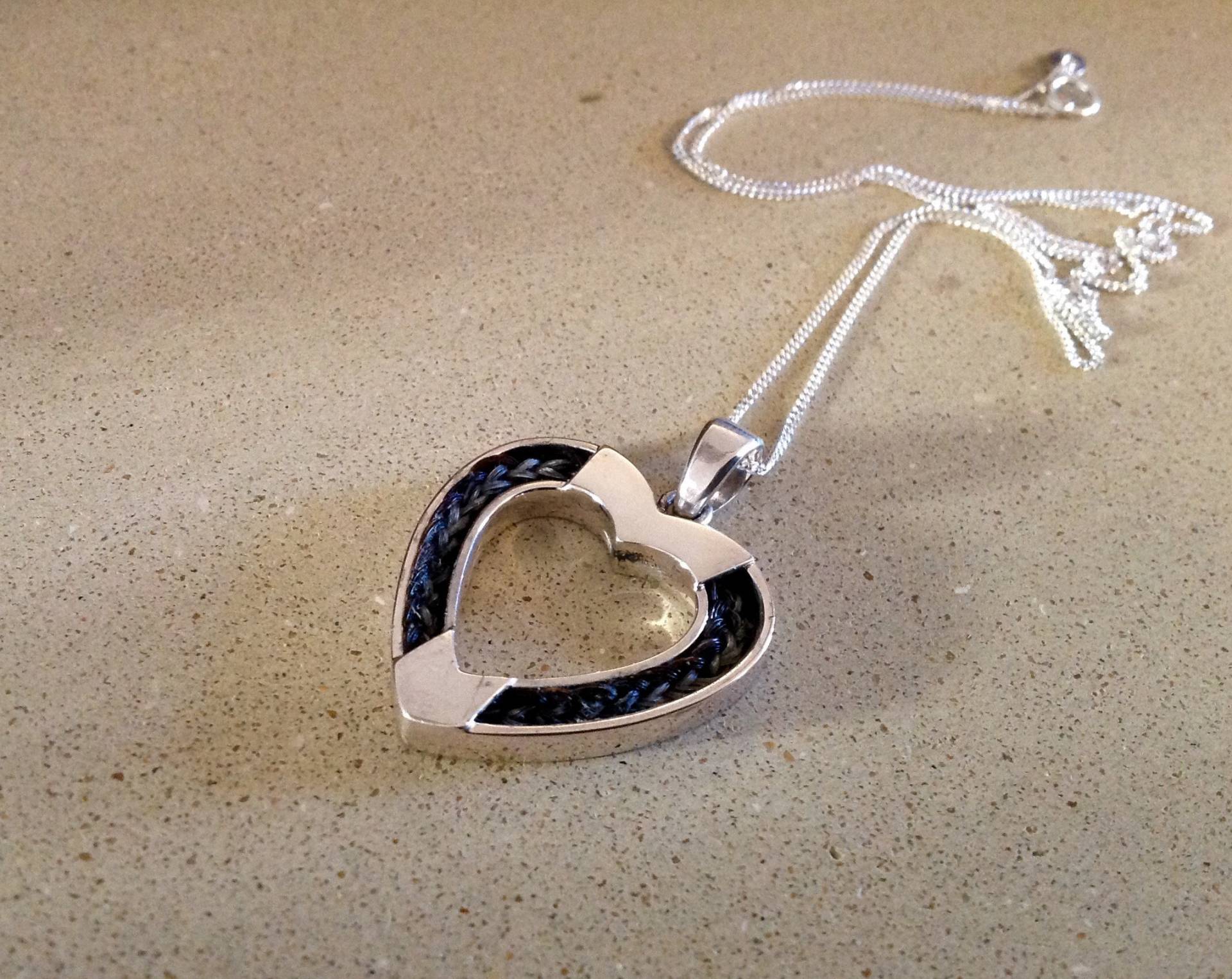 Traumhafter Herz Anhänger Aus Pferdehaar von Horsepetjewellery