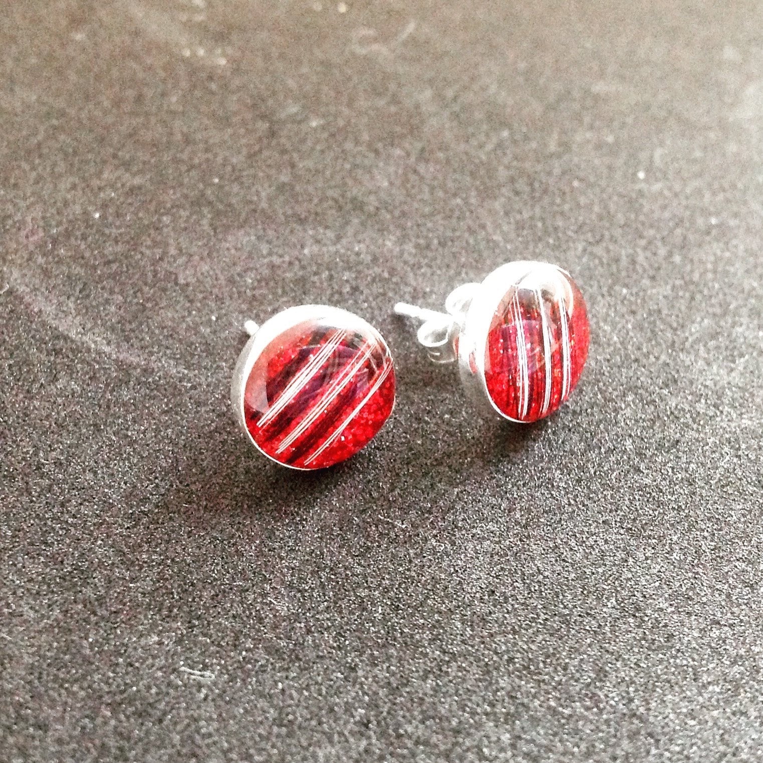 sterling Silber Memorial Harz Ohrringe Mit Asche Oder Haar von Horsepetjewellery