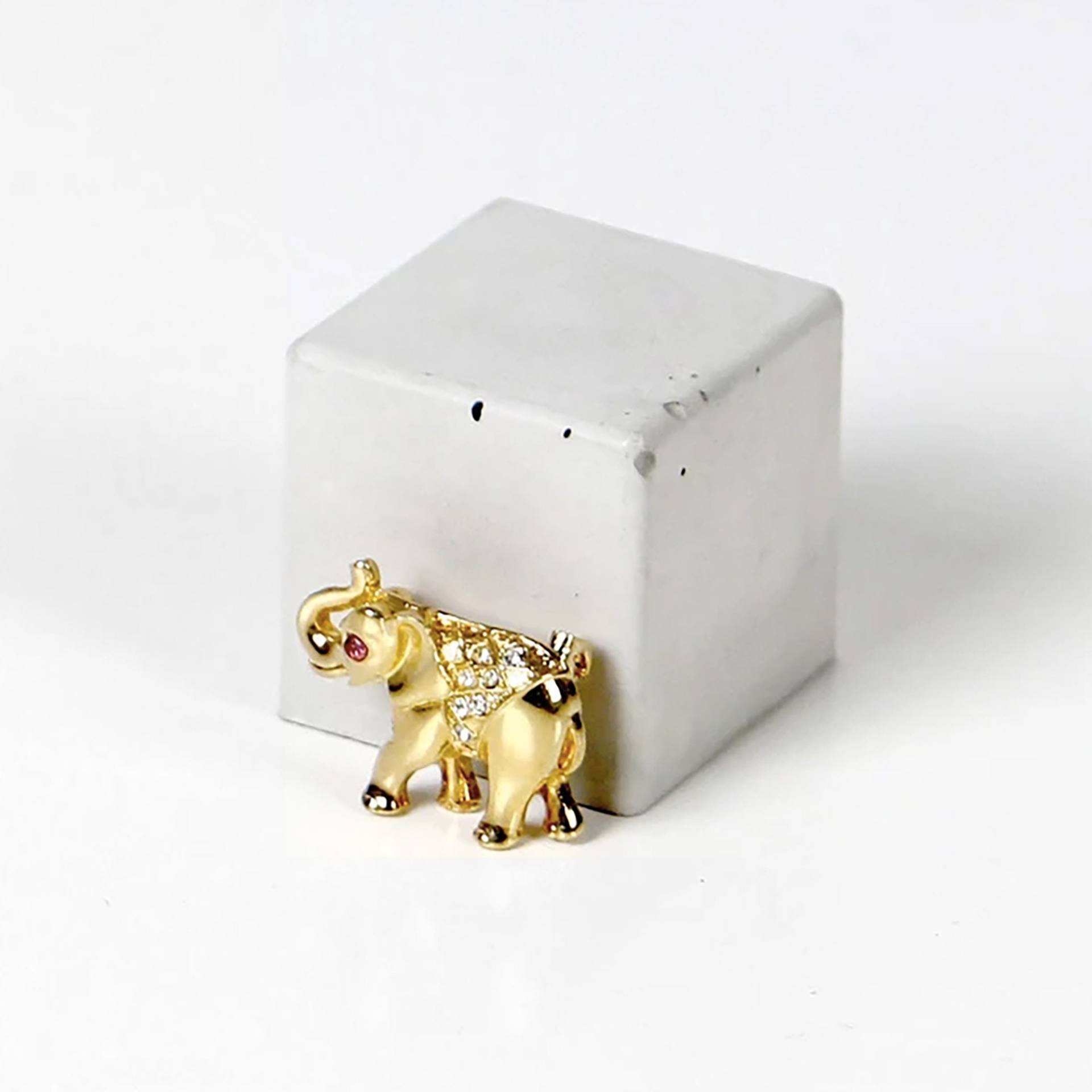 Vintage Messing Broche Elefant Mit Glitzersteinen von HorsesForCourses