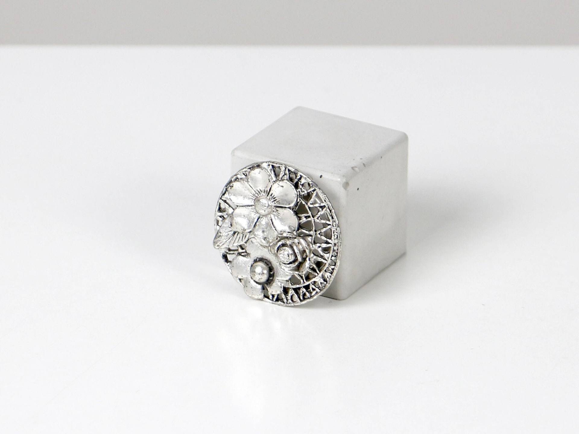 Vintage Metall Brosche Mit Blumen Und Rose, 90Er Vintage Metall Brosche Mit Blumen Und Rose, 90Er von HorsesForCourses
