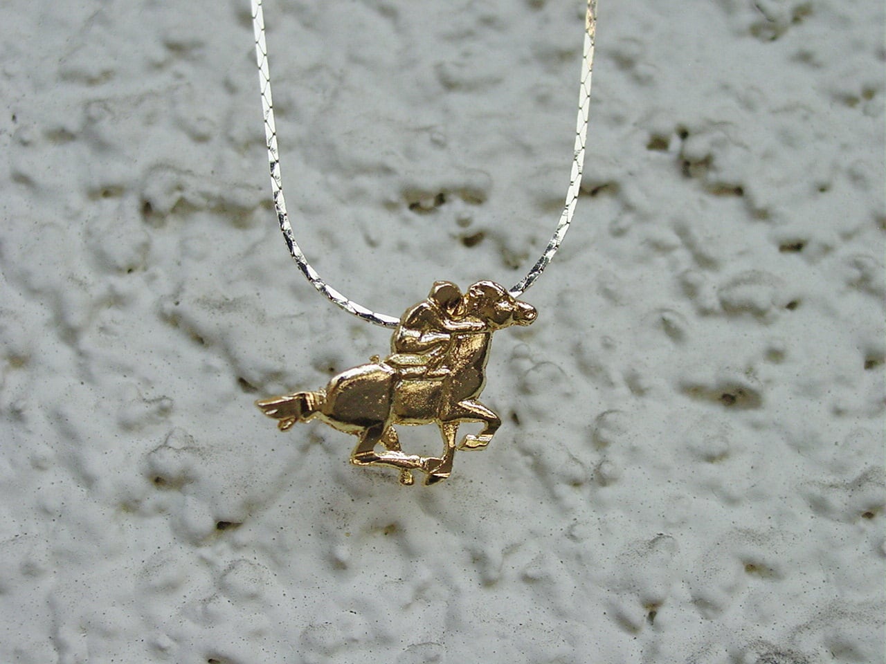 Pferderennen Jockey Reiter Schmuck Anhänger & 18 "Halskette 14K Vergoldet Pferderennen Jockey Reiter Schmuck Anhänger & 18 "Halskette 14K Vergoldet von Horsetrader21