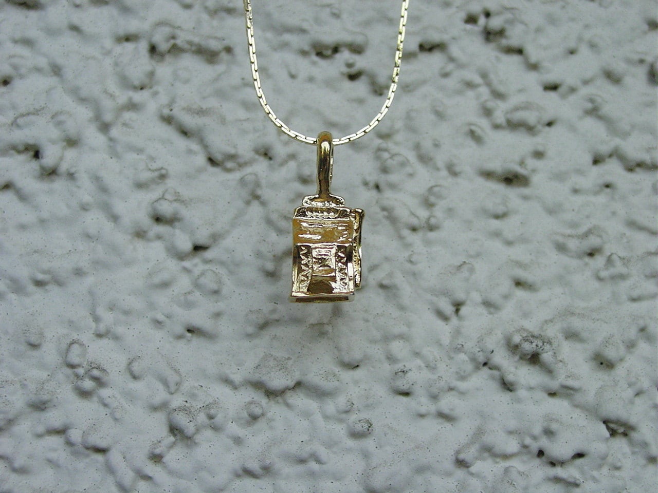 Kasino Spielautomat Schmuck Anhänger & 18 "Kette Halskette 14K Vergoldet Tolles Detail Kasino Spielautomat Schmuck Anhänger & 18 "Kette Halskette 14K Vergoldet Tolles Detail von Horsetrader21