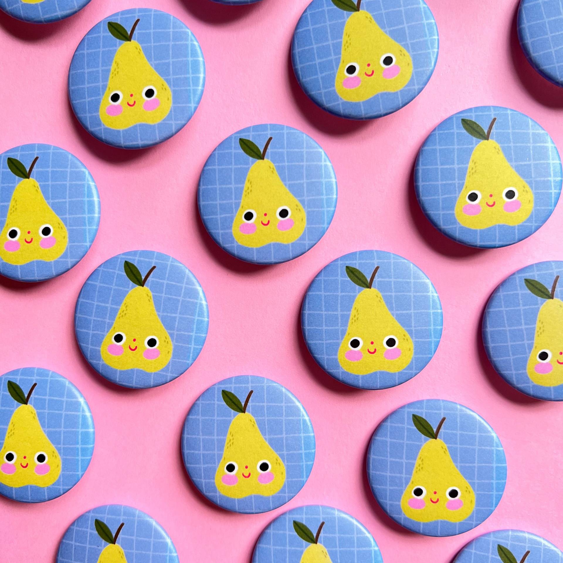 Runder Button Birne | 38 Mm Niedlicher Mittelgroßer Ansteckbutton Mit Birnenmotiv Geschenkidee Runder Button Birne | 38 Mm Niedlicher Mittelgroßer Ansteckbutton Mit Birnenmotiv Geschenkidee von HorstUndUschi