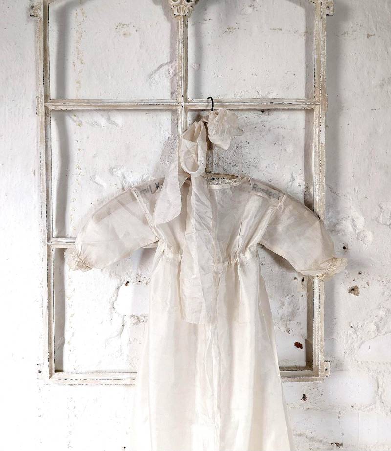 Antikes Seidentaufkleidchen, Handgenäht, Romanticroom, Brocanteliving, Seide Antikes Seidentaufkleidchen, Handgenäht, Romanticroom, Brocanteliving, Seide von HortensiaHus