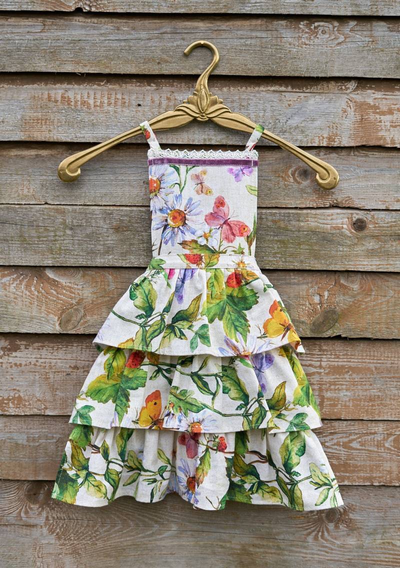 Florale Kinderschürze Schmetterlinge Beeren Muster, Baumwolle Mit Rüschen von HortensiasHome
