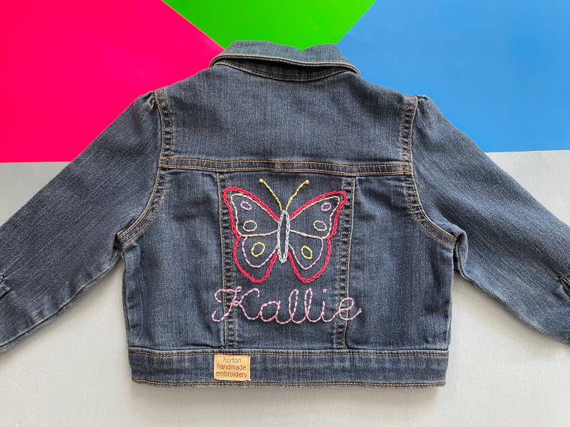 Jeansjacke, Mädchen Schmetterling Design Stickerei, Upcycled Denim Größe | 0-16 von HortonHandmadeShop