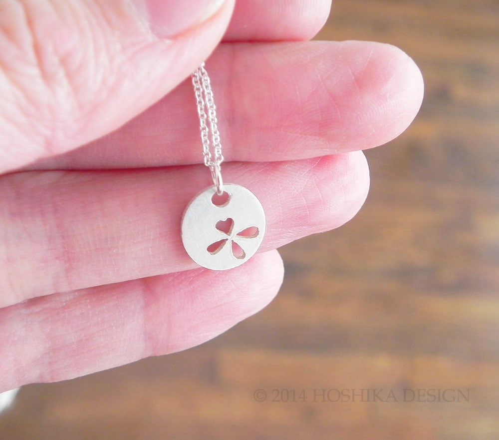 Mini Blume Halskette, Sterling Silber Mini Blume Halskette, Sterling Silber von Hoshika