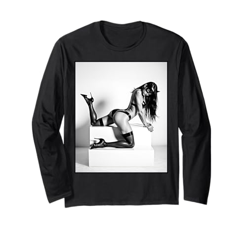 Hot Girl auf T-Shirt für Herren - Sexy Fashion Model in Maske B&W Langarmshirt von Hot Girl on T-shirt for Men by NSPART