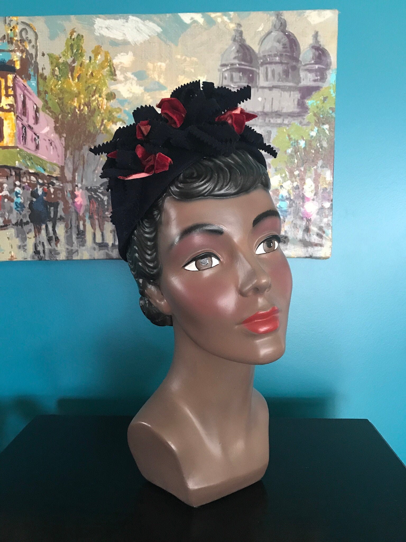 1930-40 Kleine Marine Blau Turban Stil Wollfilz Hut Rot Samt Bögen 1930-40 Kleine Marine Blau Turban Stil Wollfilz Hut Rot Samt Bögen von HotDameVintageShop