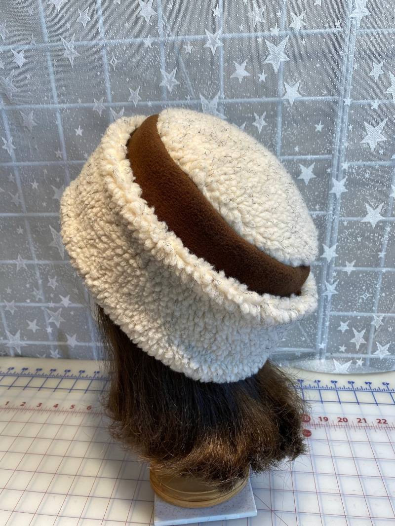 Erwachsene Berber Pillbox Mütze, Voluminöse Ecru Berber - Und Fleecemütze, Damen Wintermütze von HotHats