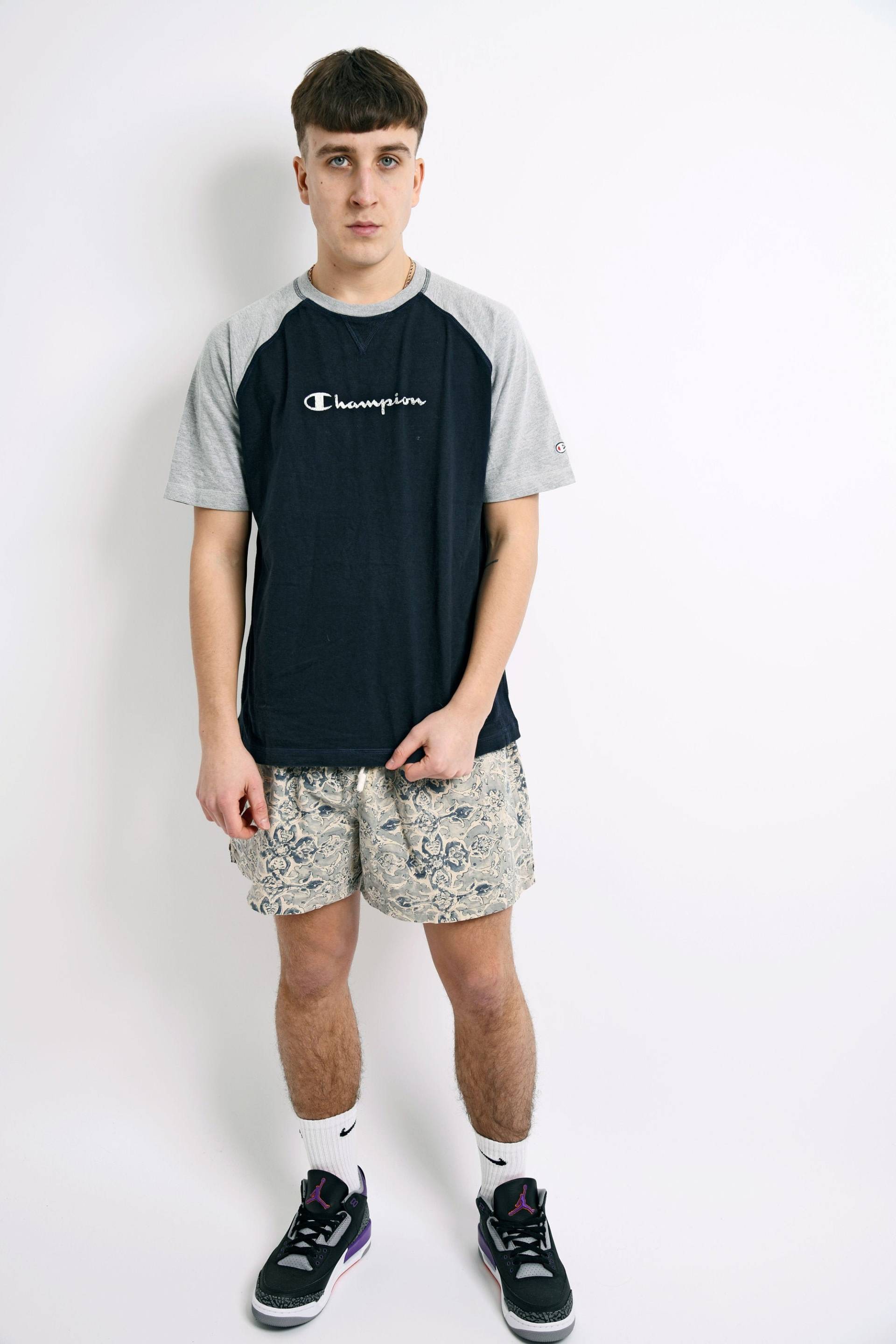 Champion Herren-T-Shirt Aus Baumwolle in Dunkelblau/Grau | Vintage Gemütliches Sommer-Top T-Shirt Unisex 1990Er-Jahre-Ära-Kleidung Für Männer von HotMilkVintageCom