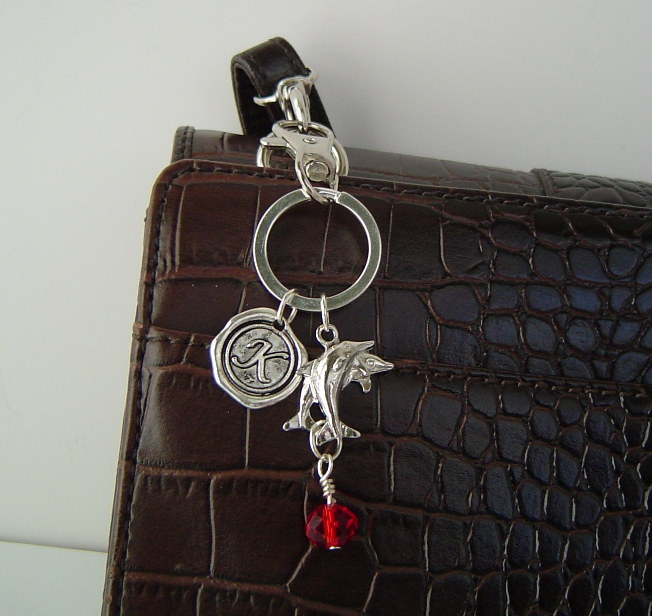 2 Delfine Anhänger Schlüsselanhänger, Personalisierte Antik Silber Wachs Siegel Erste Charme Schlüsselanhänger von HotMixJewelry