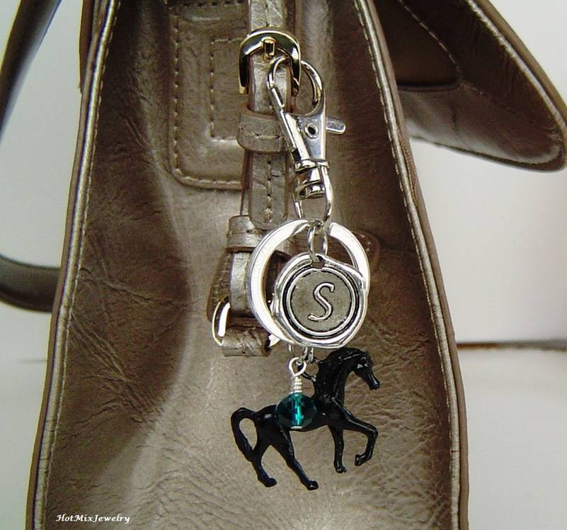 3D Black Horse Charm Schlüsselanhänger, Personalisierter Antik Silber Wachs Siegel Initial Pferde Schlüsselring, Black Pferd Schlüsselanhänger von HotMixJewelry