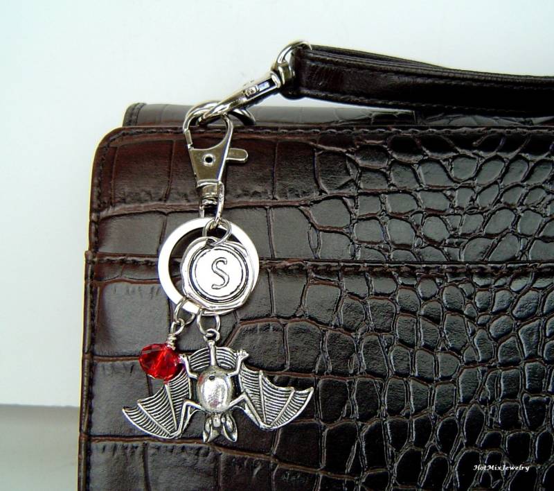 3D Fledermaus Charme Schlüsselanhänger, Personalisierte Antik Silber Wachs Siegel Erste Birthstone Schlüsselanhänger von HotMixJewelry