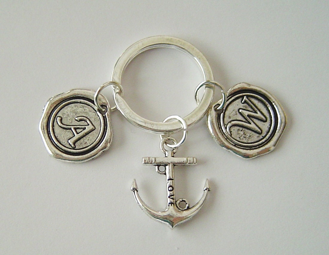 3D Liebe Anker Personalisierte Schlüsselanhänger Mit 2 Initialen Für Verliebte; Muttertag, Vatertag Geschenk 3D Liebe Anker Personalisierte Schlüsselanhänger Mit 2 Initialen Für Verliebte; Muttertag, Vatertag Geschenk von HotMixJewelry