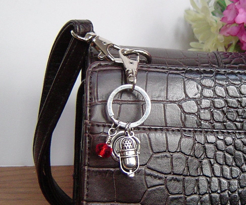 3D Mikrofon Charme Schlüsselanhänger, Personalisierte Antik Silber Wachs-Siegel-Initial Und Birthstone Schlüsselanhänger von HotMixJewelry