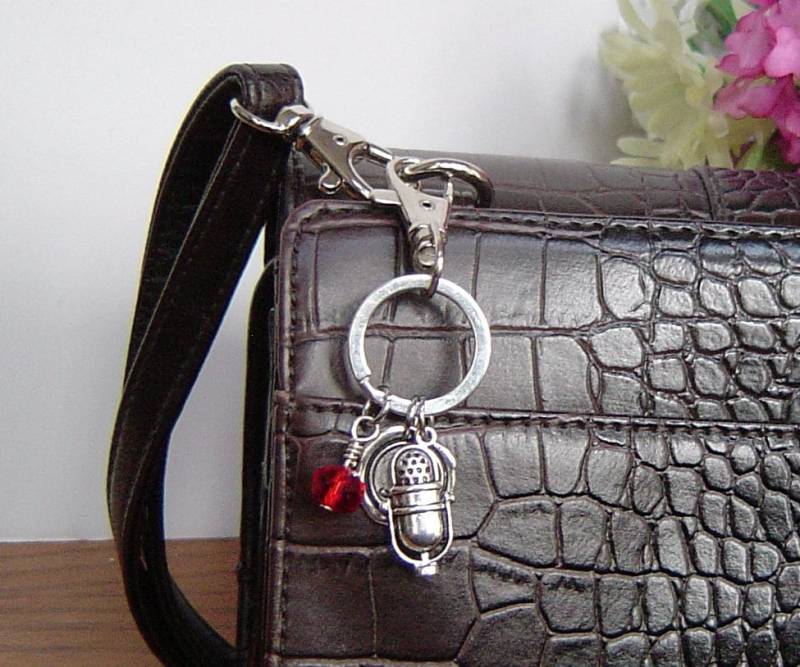 3D Mikrofon Charme Schlüsselanhänger, Personalisierte Antik Silber Wachs-Siegel-Initial Und Birthstone Schlüsselanhänger von HotMixJewelry