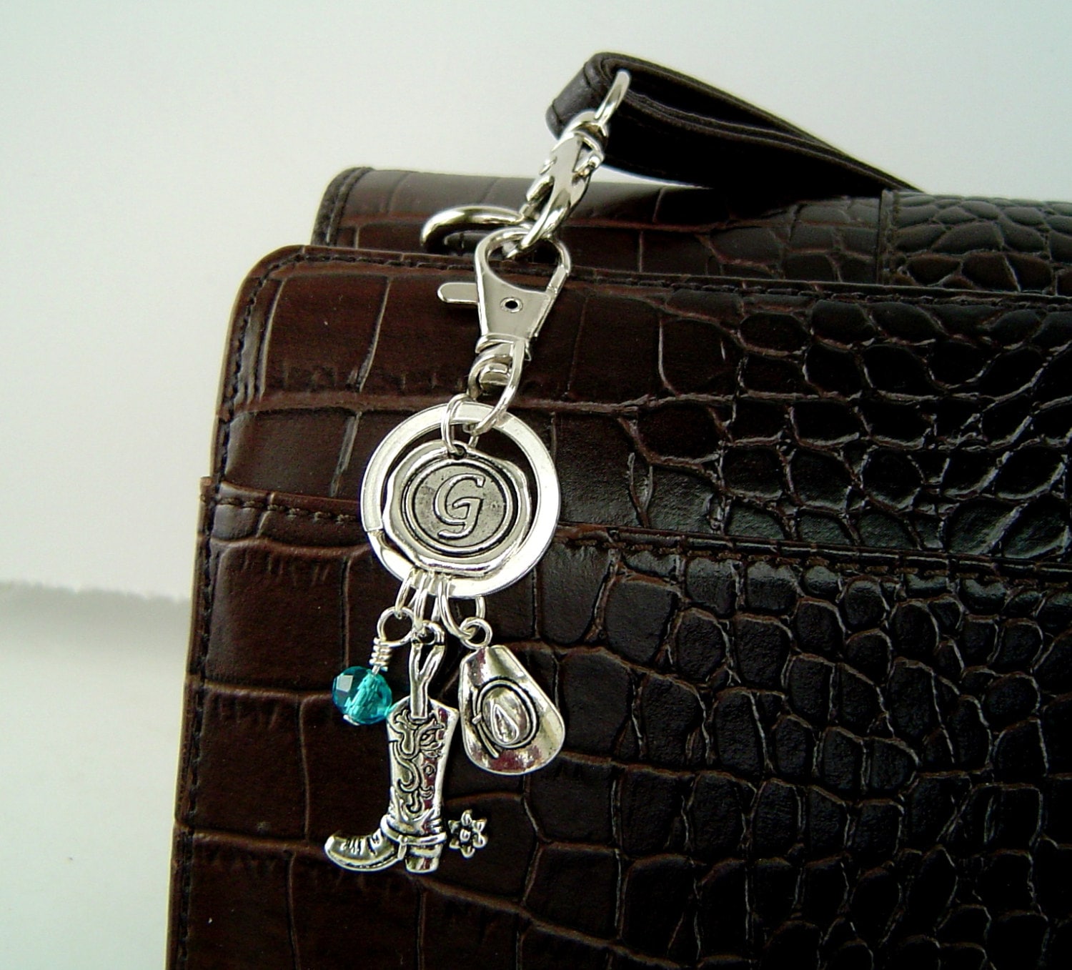Antik Silber-Cowboy-Cowgirl-Hut Und Stiefel Charme Personalisierte Schlüsselanhänger Mit Initial Birthstone Swivel Karabinerverschluss, Geburtstag von HotMixJewelry