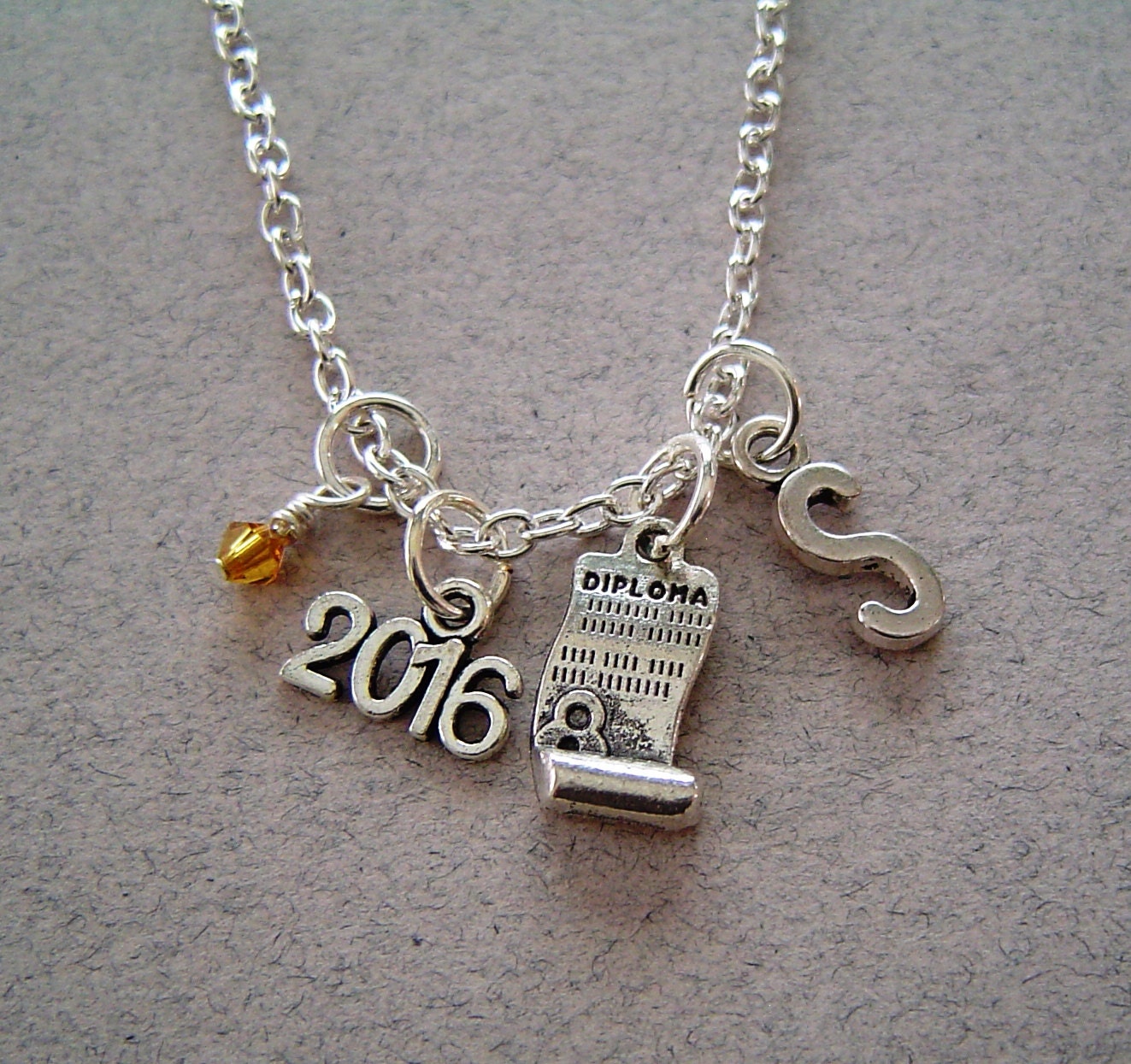 Antikes Silber 2016 Graduate Diploma Halskette. Personalisierte Antik Anfängliche Monogramm Birthstone, Graduation Halskette von HotMixJewelry